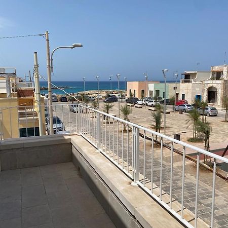Casa Vacanze Illiria A Roca Vecchia Vicinissima Al Mare Dış mekan fotoğraf